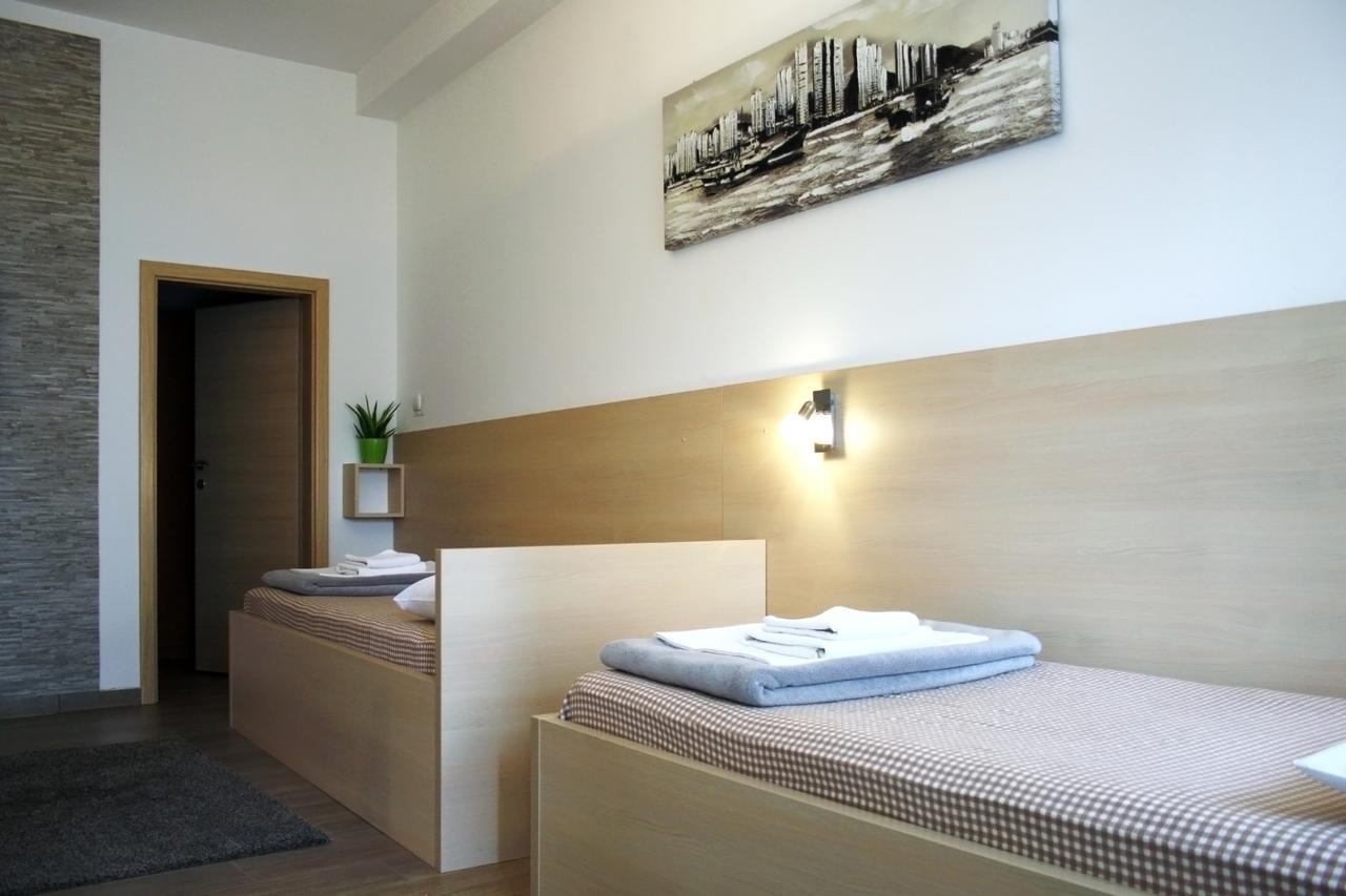 Rooms Fitea Osijek Bagian luar foto