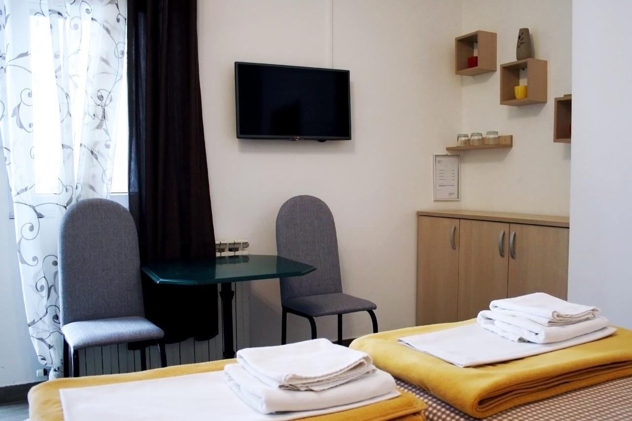 Rooms Fitea Osijek Bagian luar foto