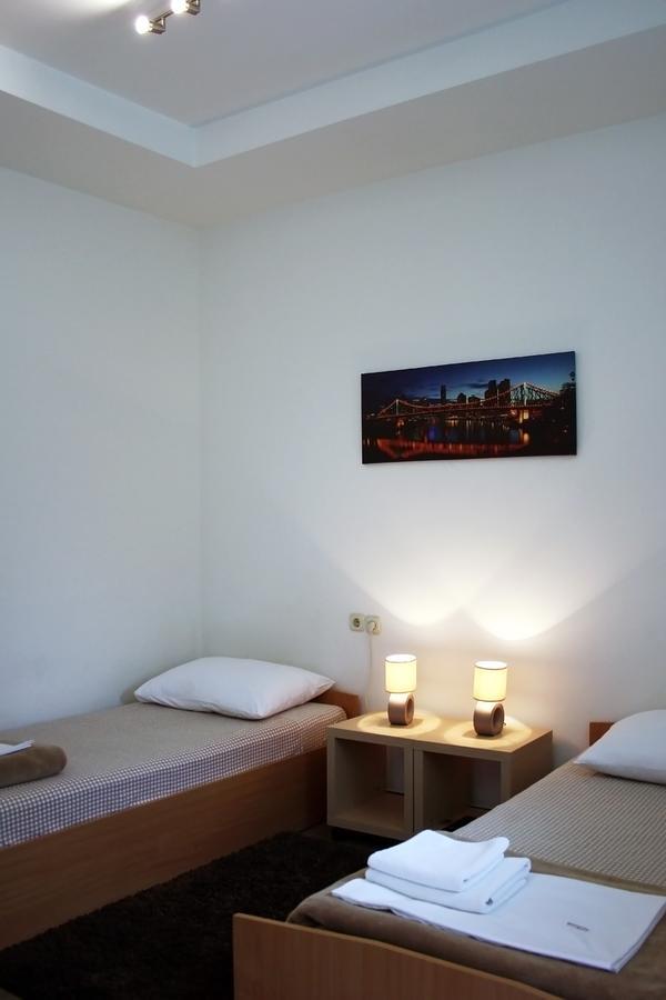 Rooms Fitea Osijek Bagian luar foto