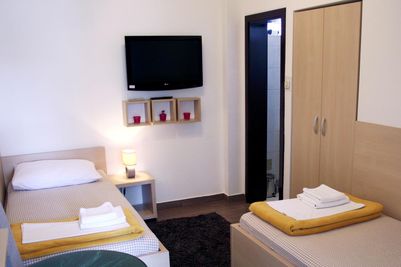 Rooms Fitea Osijek Bagian luar foto